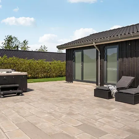 Holiday home 4 Bedroom Gorgeous In Tarm