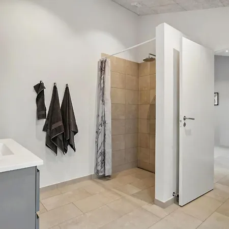 4 Bedroom Gorgeous In Tarm