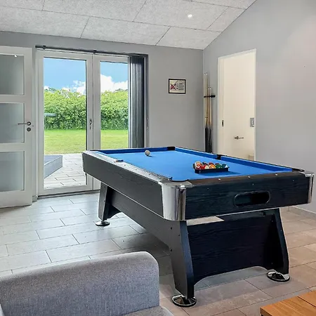 4 Bedroom Gorgeous In Holiday home