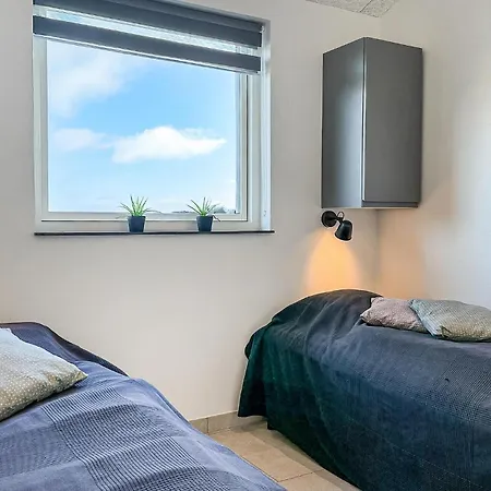 4 Bedroom Gorgeous In Holiday home