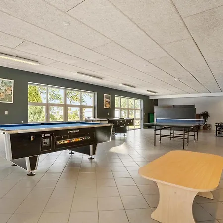 בית נופש 4 Bedroom Gorgeous In Tarm