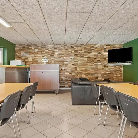 4 Bedroom Gorgeous In Tarm