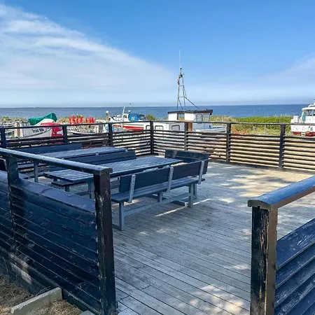 4 Bedroom Gorgeous In Holiday home