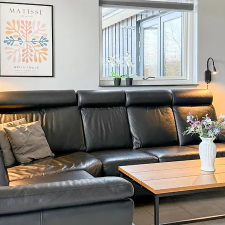 4 Bedroom Gorgeous In Dom wakacyjny *