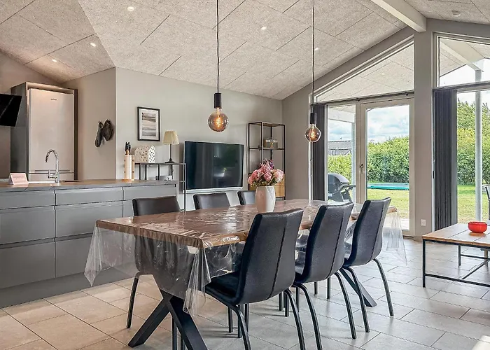 4 Bedroom Gorgeous In Dom wakacyjny