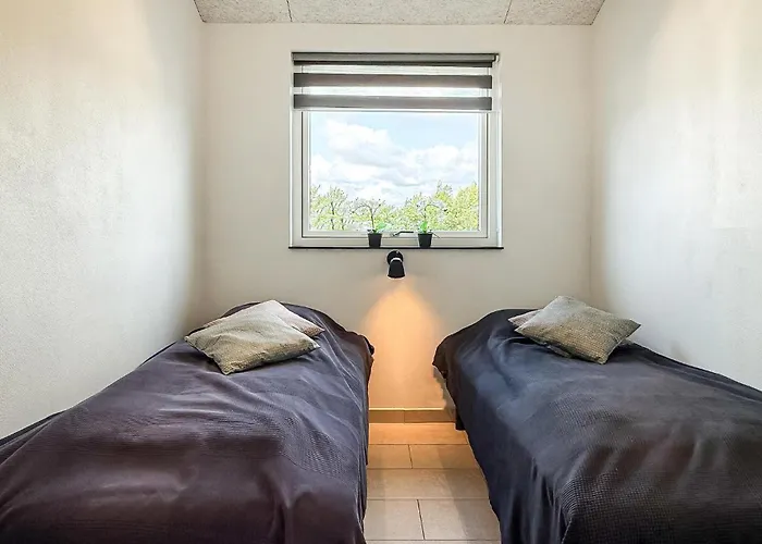 4 Bedroom Gorgeous In Dom wakacyjny Tarm