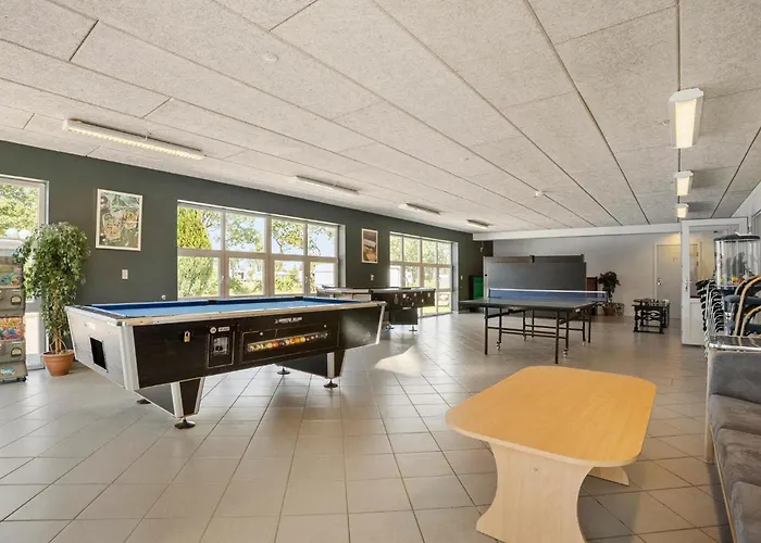 Dom wakacyjny 4 Bedroom Gorgeous In Tarm
