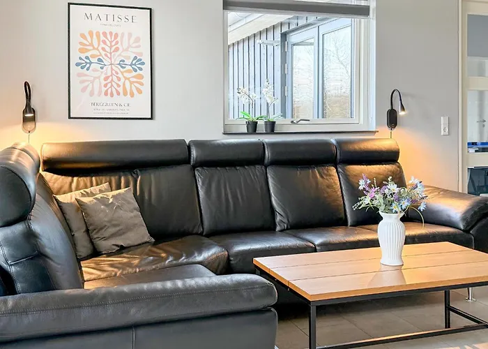 4 Bedroom Gorgeous In Dom wakacyjny *